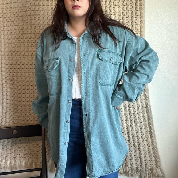 SOLD | Vtg Anchor Blue washed out faded teal color denim button down shirt - Picture 3 of 7